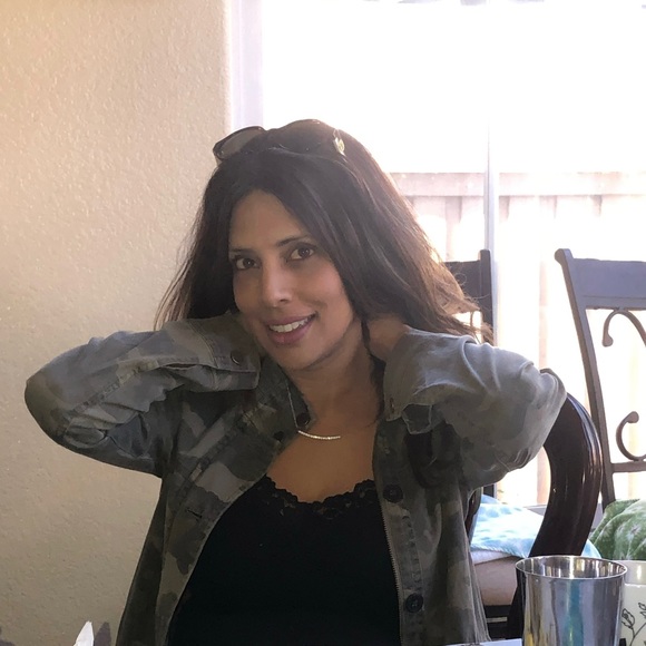 Meet your Posher, Mona - Picture 1 of 1